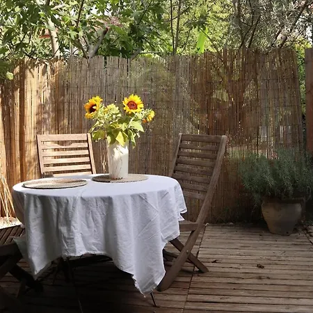 La Summer House Avec Jardin 2* Αρλ