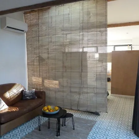 La Summer House Avec Jardin 2* Αρλ